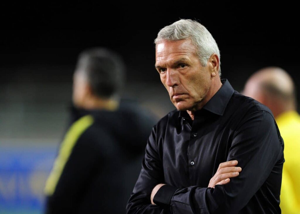Kaizer Chiefs part ways with Ernst Middendorp