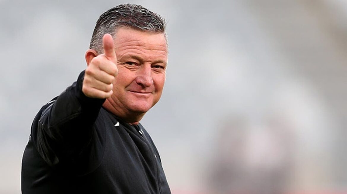 Kaizer Chiefs Finally Signs Gavin Hunt