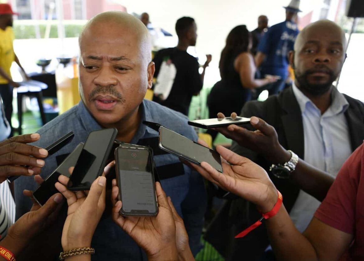 The Coach who might Replace Ernst Middendorp Revealed